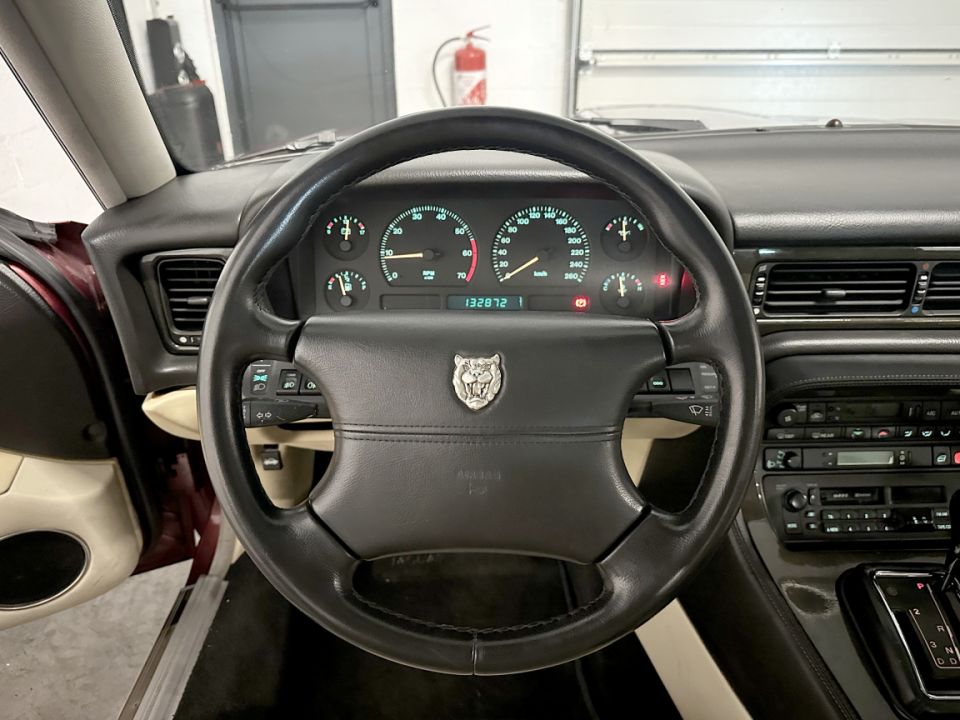 Jaguar XJ6 Sport L6 3.2 219ch BVA4 : Élégance et performance - 13 990 € - image 13