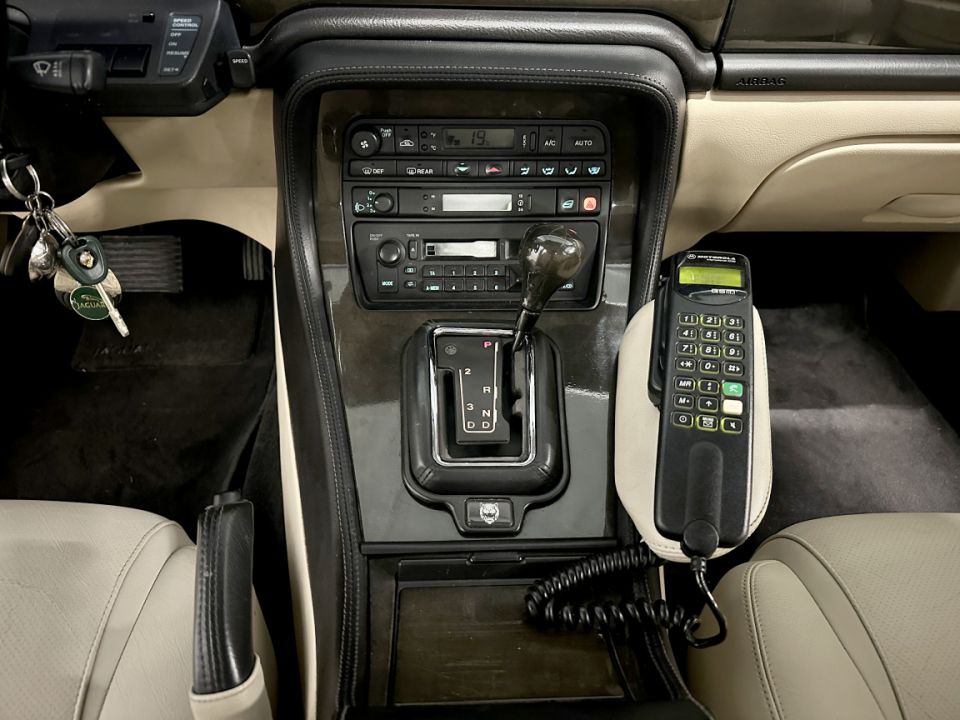 Jaguar XJ6 Sport L6 3.2 219ch BVA4 : Élégance et performance - 13 990 € - image 21