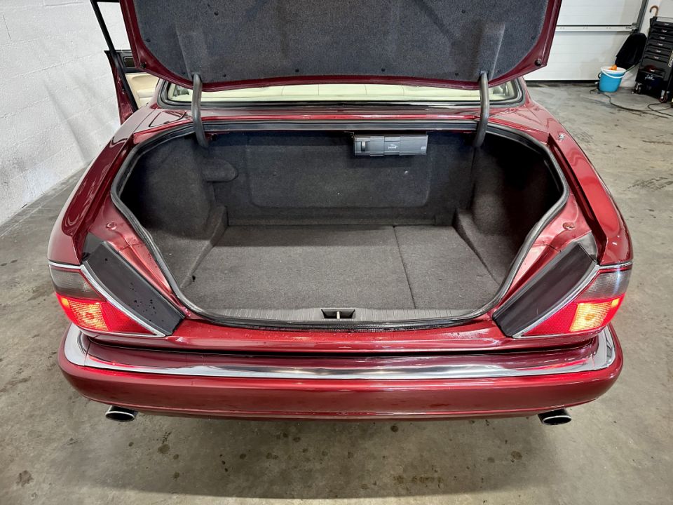 Jaguar XJ6 Sport L6 3.2 219ch BVA4 : Élégance et performance - 13 990 € - image 22