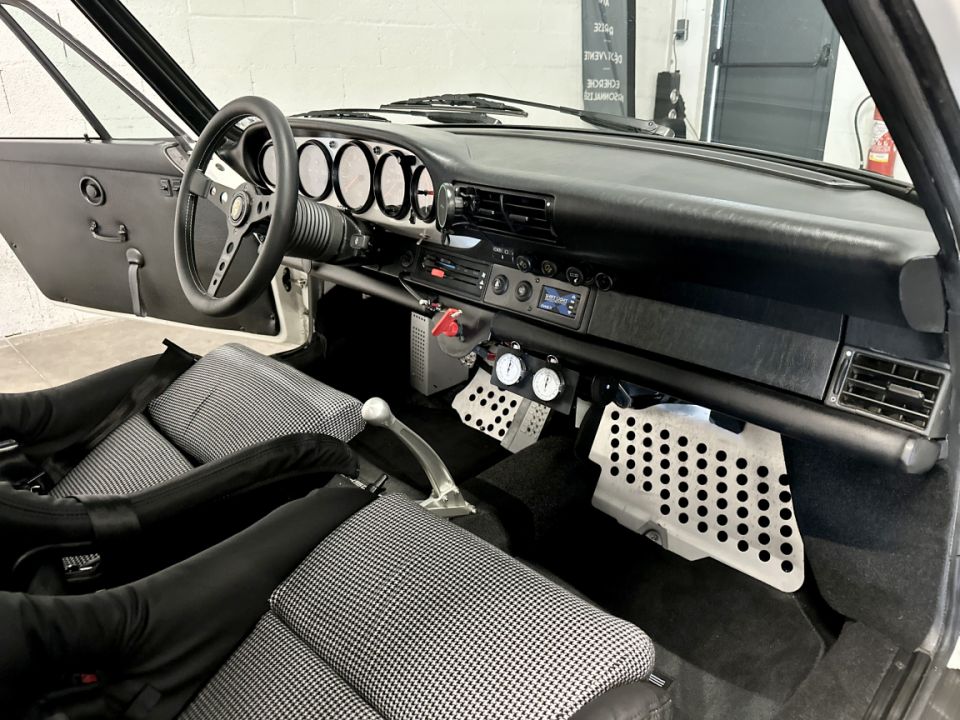 PORSCHE 911 Type 3.2 Coupé 231ch G50 BVM5 Inspiration 2.7 RS - Le Hangar Bordelais - image 16