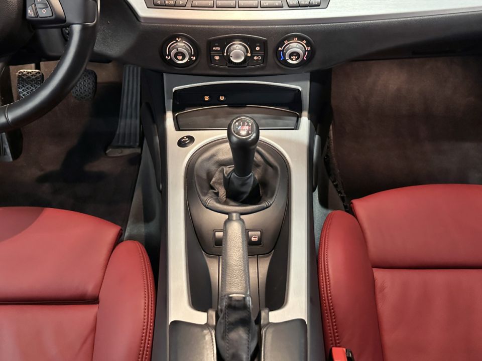 B.M.W. Z4 M Coupé L6 3.2 343ch BVM6 - Le Hangar Bordelais - image 13