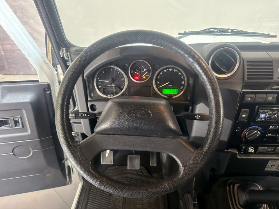 LAND ROVER DEFENDER 90 Hard Top 2.2 TD4 122ch BVM6 - Le Hangar Bordelais - image 9