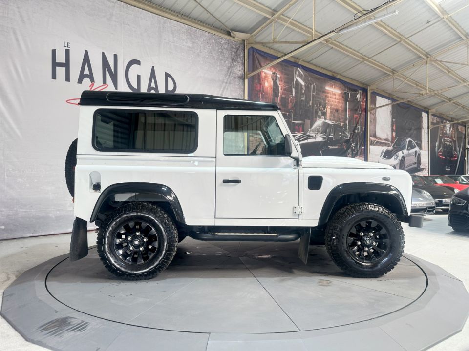 LAND ROVER DEFENDER 90 Hard Top 2.2 TD4 122ch BVM6 - Le Hangar Bordelais - image 10