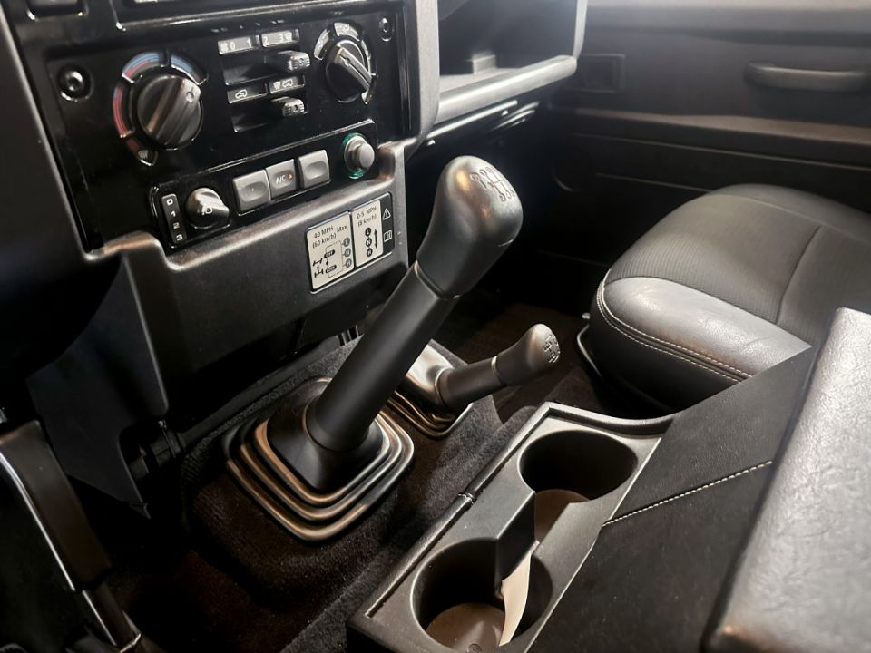 LAND ROVER DEFENDER 90 Hard Top 2.2 TD4 122ch BVM6 - Le Hangar Bordelais - image 13