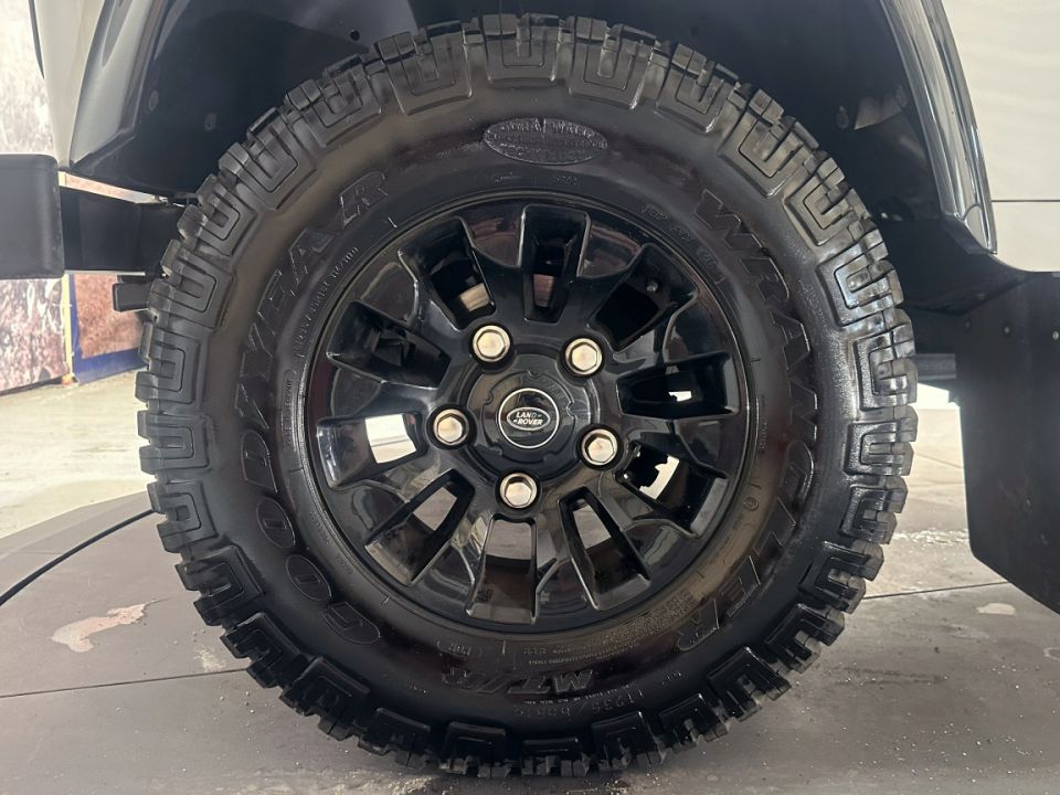 LAND ROVER DEFENDER 90 Hard Top 2.2 TD4 122ch BVM6 - Le Hangar Bordelais - image 15