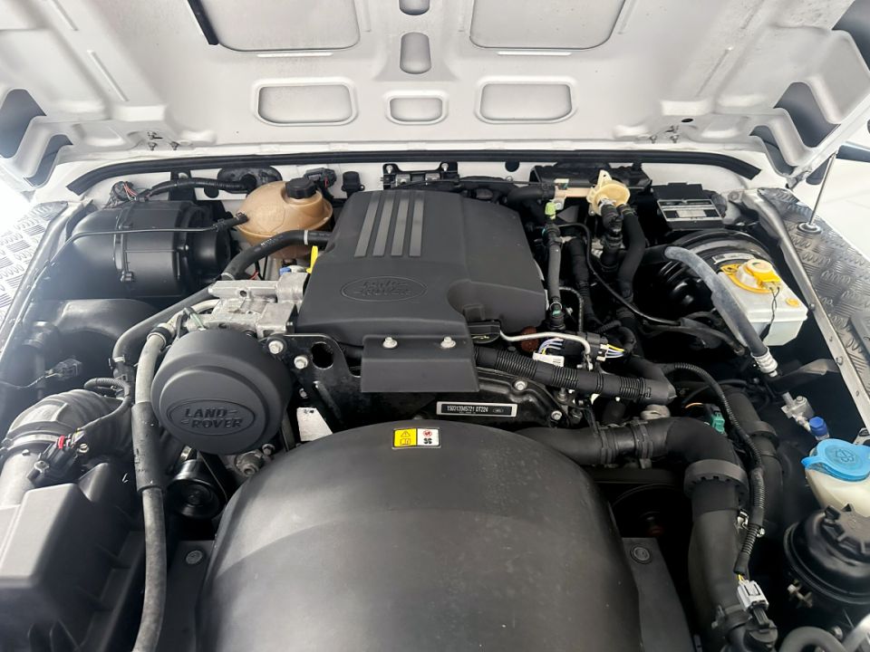 LAND ROVER DEFENDER 90 Hard Top 2.2 TD4 122ch BVM6 - Le Hangar Bordelais - image 19