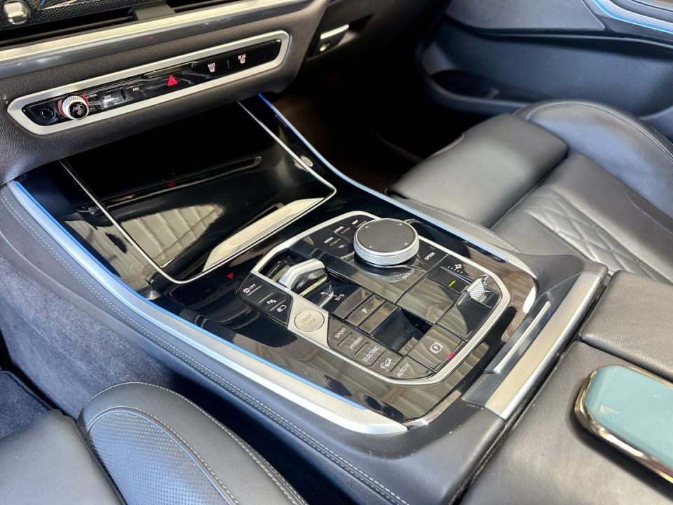B.M.W. X5 xDrive 50e L6 3.0 489ch BVA8 M Sport - Le Hangar Bordelais - image 17