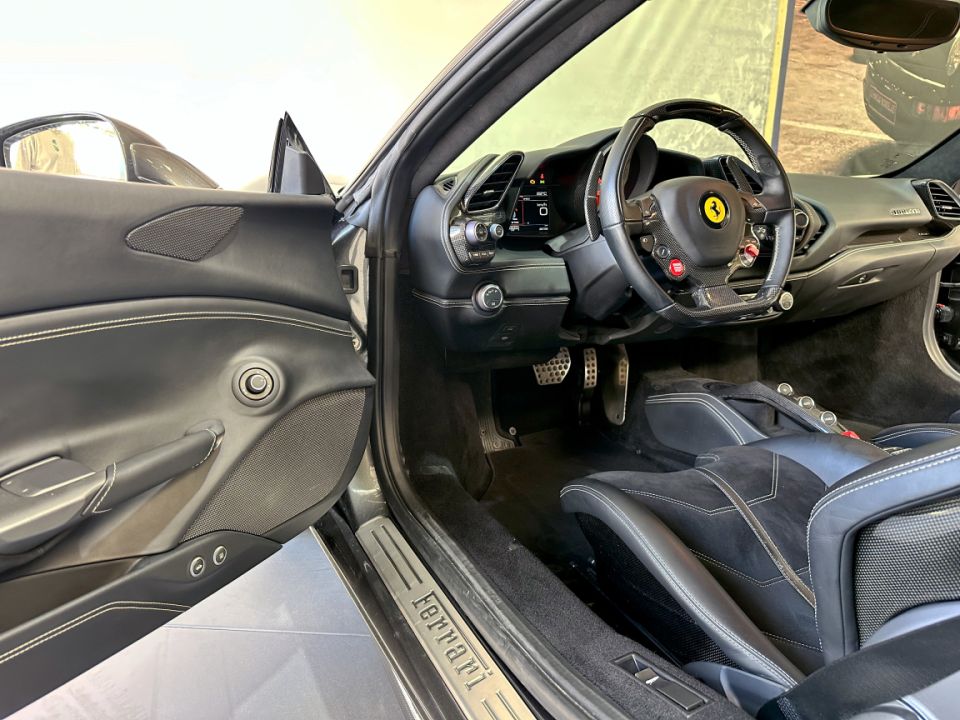 FERRARI 488 GTB V8 Bi-Turbo 3.9 670ch BVA7 - Le Hangar Bordelais - image 21