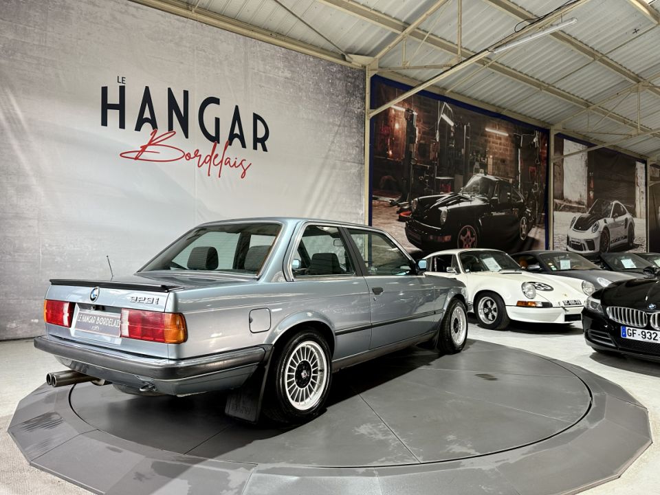 BMW SERIE 3 E30 323i Coupé L6 2.3 150ch BVM5 - Le Hangar Bordelais - image 8
