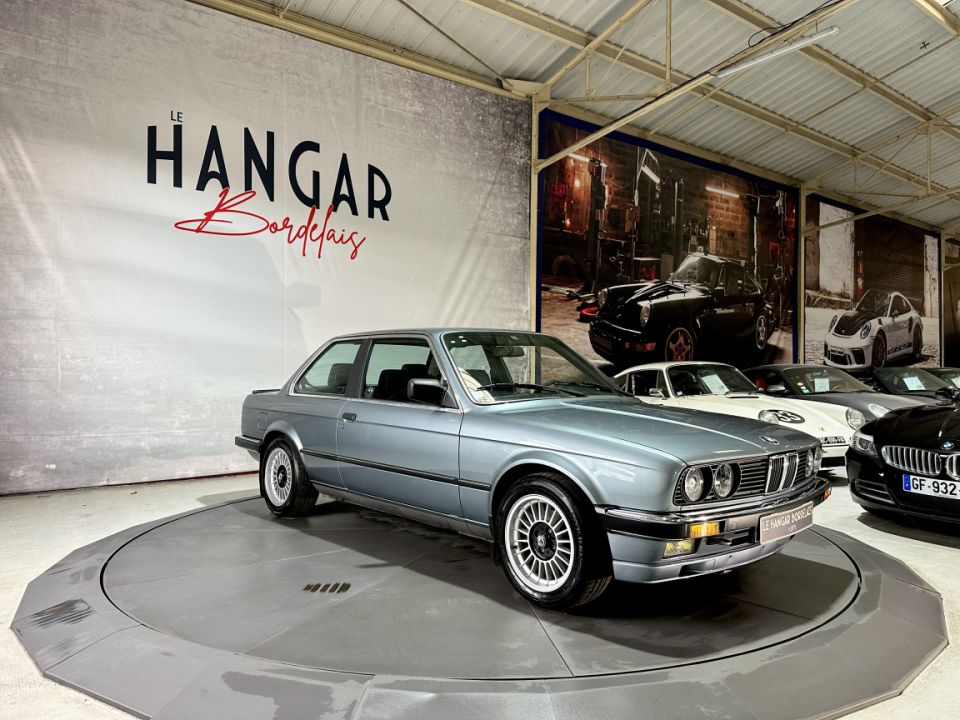 BMW SERIE 3 E30 323i Coupé L6 2.3 150ch BVM5 - Le Hangar Bordelais - image 12