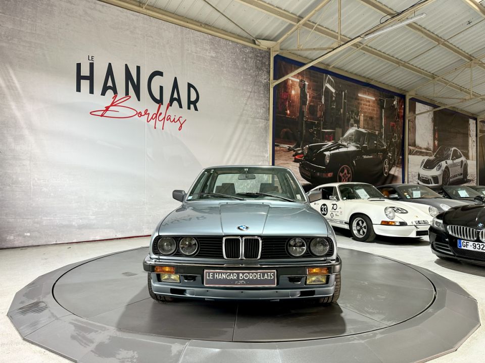 BMW SERIE 3 E30 323i Coupé L6 2.3 150ch BVM5 - Le Hangar Bordelais - image 14