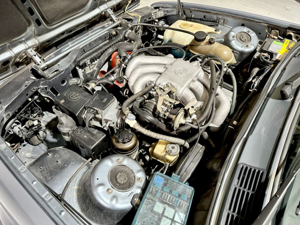 BMW SERIE 3 E30 323i Coupé L6 2.3 150ch BVM5 - Le Hangar Bordelais - image 18