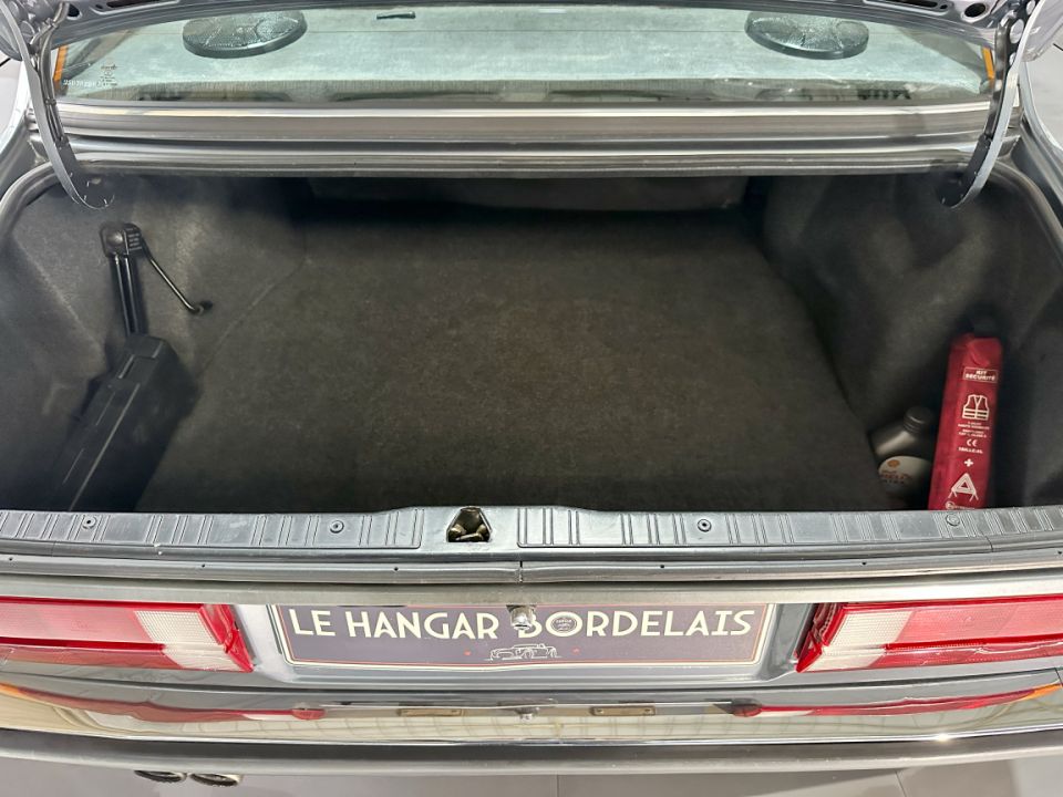 BMW SERIE 3 E30 323i Coupé L6 2.3 150ch BVM5 - Le Hangar Bordelais - image 22