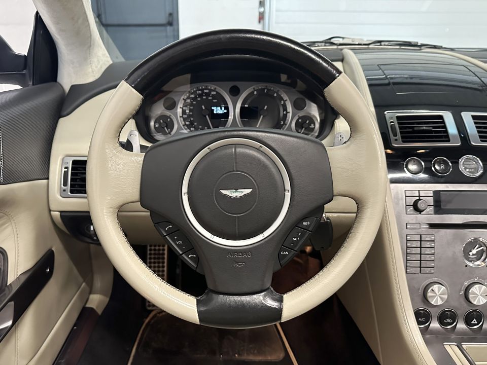 ASTON MARTIN DB9 Volante V12 6.0 455ch Touchtronic - Le Hangar Bordelais - image 9