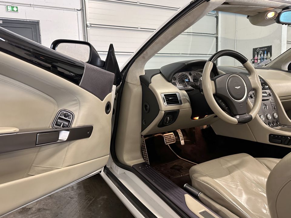 ASTON MARTIN DB9 Volante V12 6.0 455ch Touchtronic - Le Hangar Bordelais - image 17