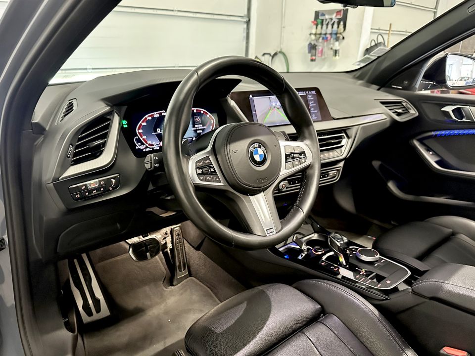 B.M.W. SERIE 1 M135i xDrive 2.0 306ch BVA8 - Le Hangar Bordelais - image 1