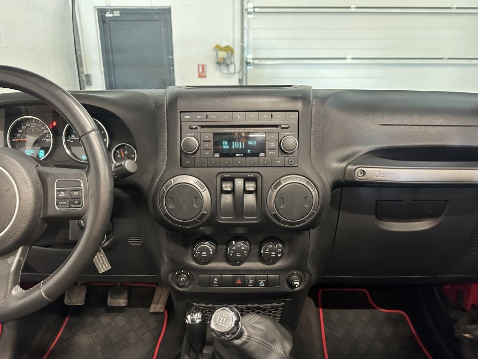 JEEP WRANGLER 2.8 CRD 200ch Sport BVM6 - Le Hangar Bordelais - image 13