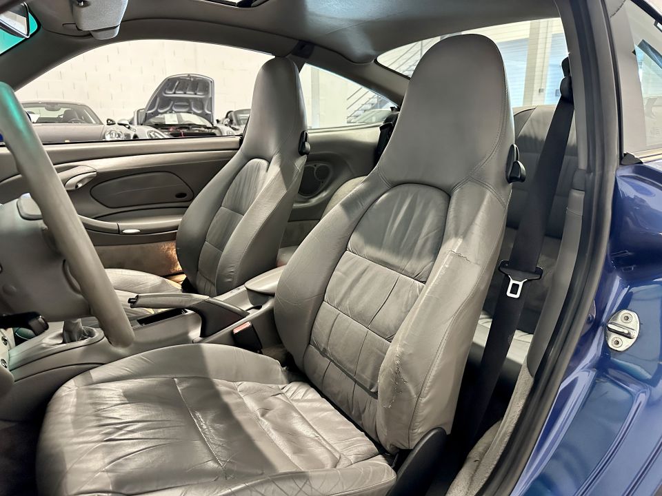 PORSCHE 911 Type 996 Carrera 4 Coupé 3.4 300ch BVM6 – Bleu Cobalt, cuir Gris Platine - image 3