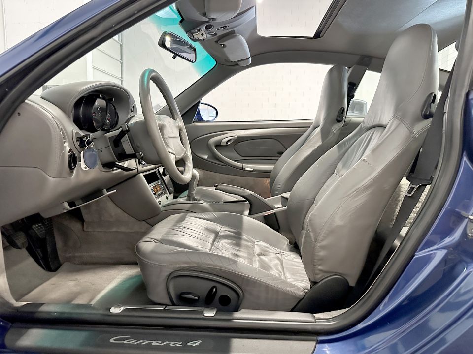 PORSCHE 911 Type 996 Carrera 4 Coupé 3.4 300ch BVM6 – Bleu Cobalt, cuir Gris Platine - image 5