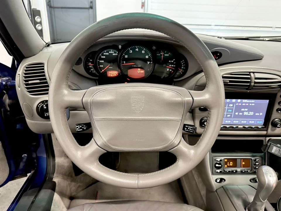 PORSCHE 911 Type 996 Carrera 4 Coupé 3.4 300ch BVM6 – Bleu Cobalt, cuir Gris Platine - image 11