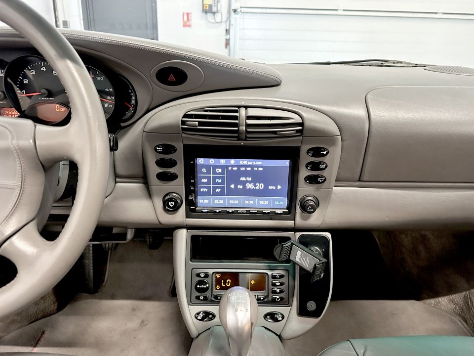PORSCHE 911 Type 996 Carrera 4 Coupé 3.4 300ch BVM6 – Bleu Cobalt, cuir Gris Platine - image 13