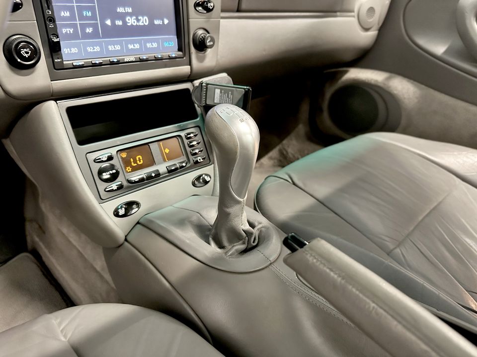 PORSCHE 911 Type 996 Carrera 4 Coupé 3.4 300ch BVM6 – Bleu Cobalt, cuir Gris Platine - image 16