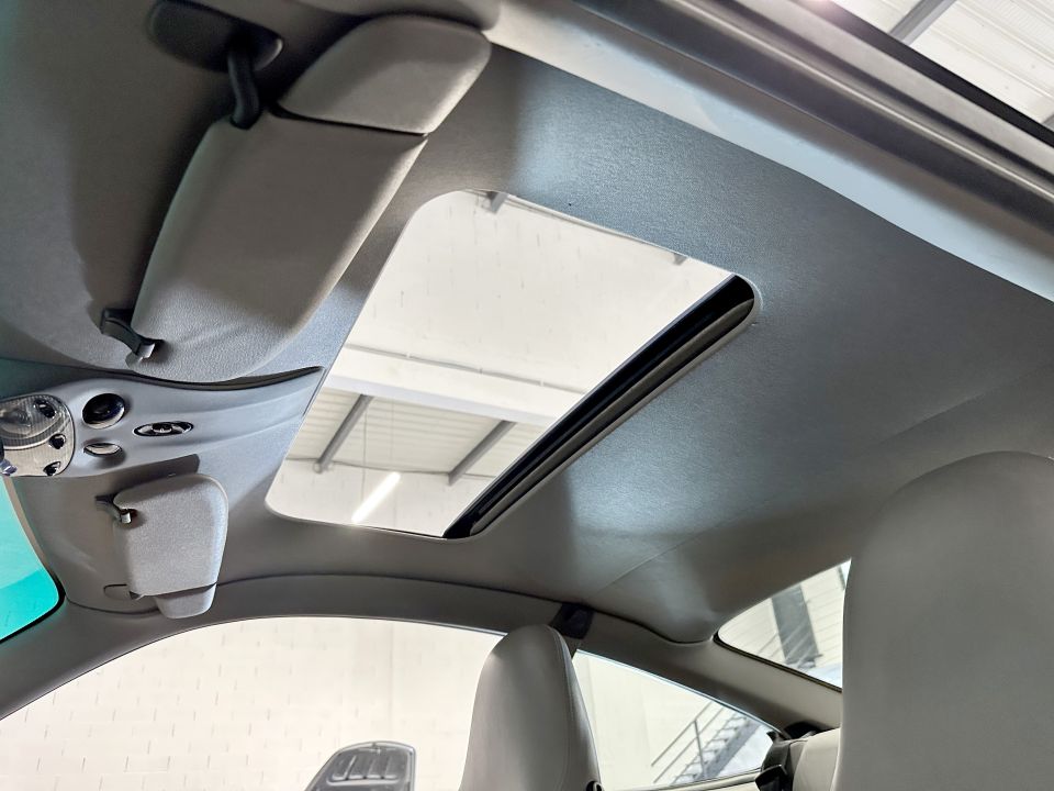 PORSCHE 911 Type 996 Carrera 4 Coupé 3.4 300ch BVM6 – Bleu Cobalt, cuir Gris Platine - image 18