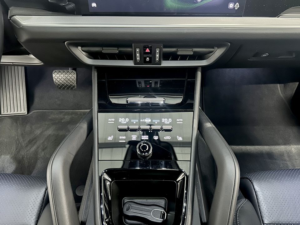 PORSCHE CAYENNE Coupé E-Hybrid V6 3.0 470ch BVA8 - Le Hangar Bordelais - image 21